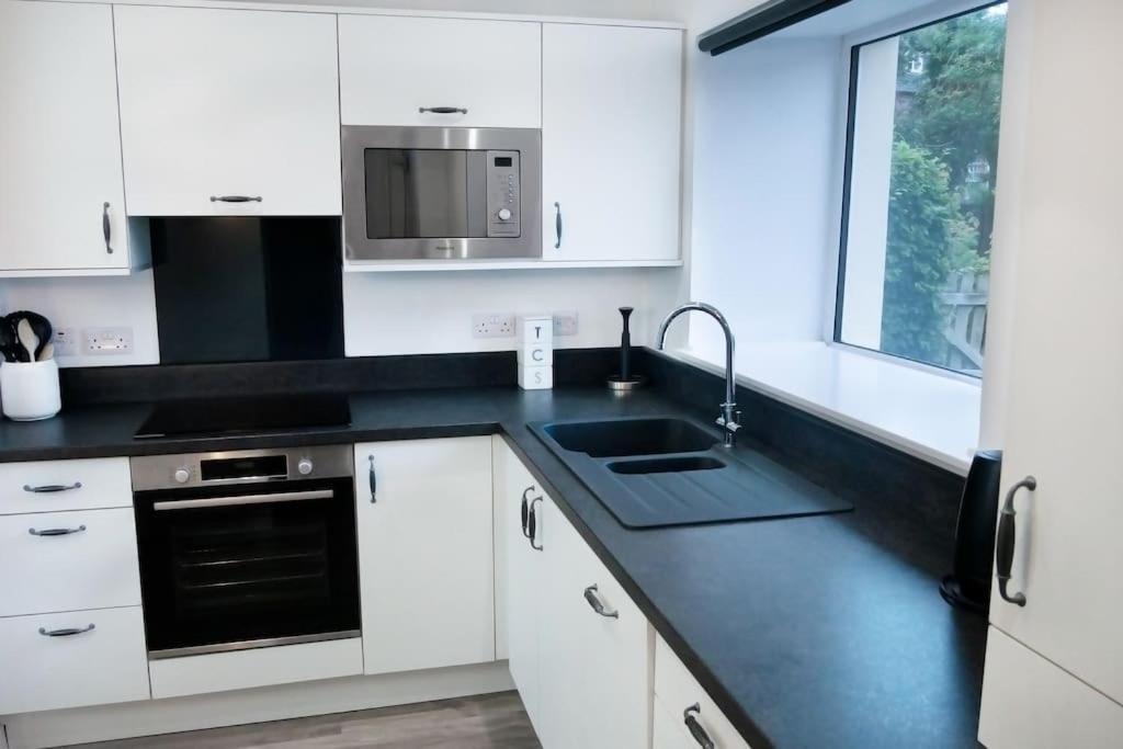 Central 2 Bedroom Luxury Home Close To River Ness Inverness Dış mekan fotoğraf