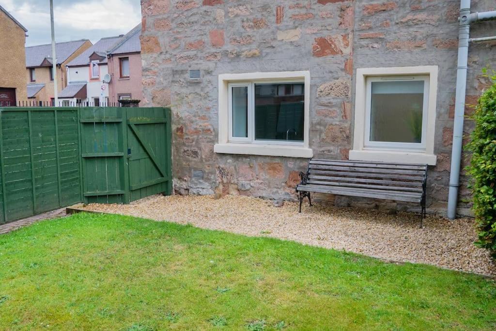 Central 2 Bedroom Luxury Home Close To River Ness Inverness Dış mekan fotoğraf